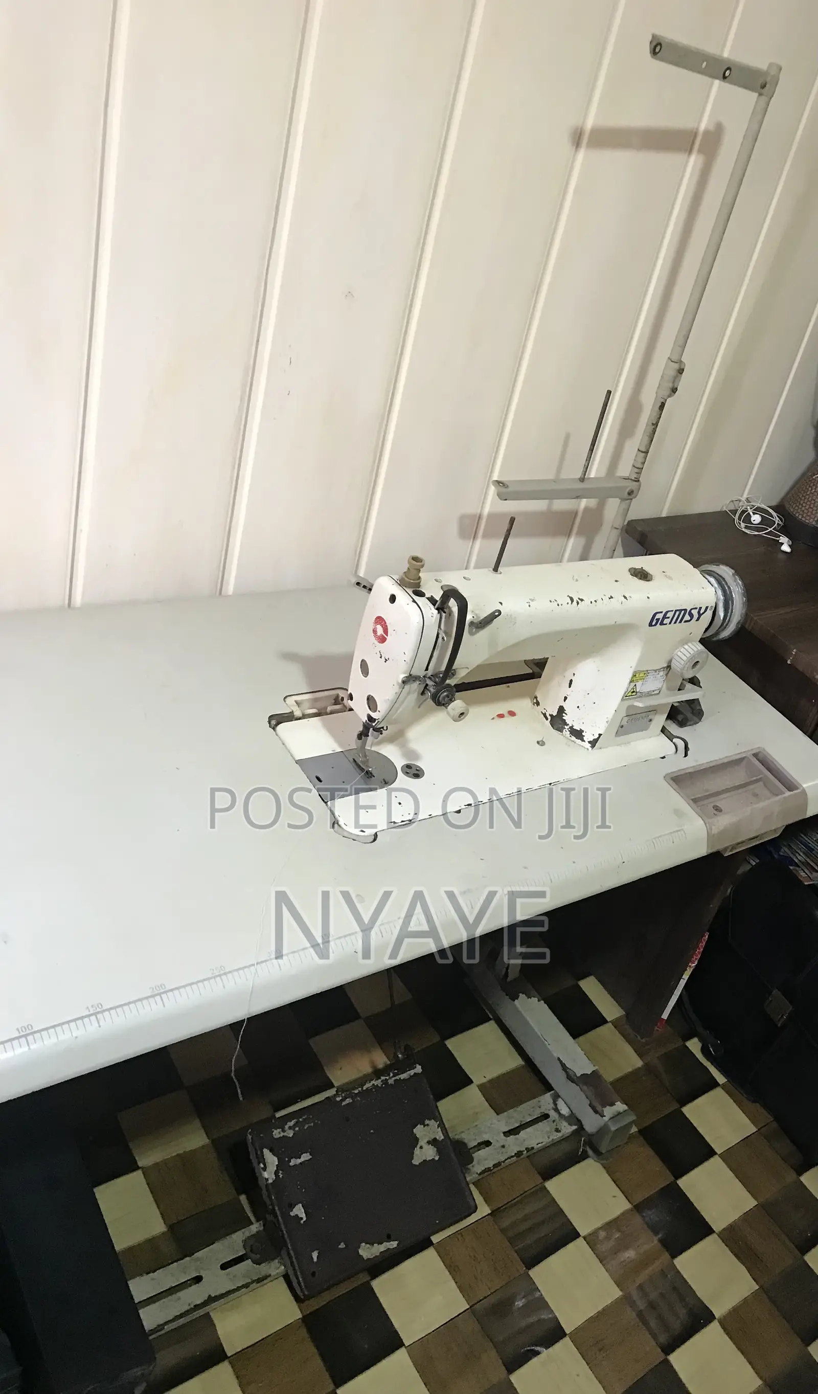 Second Hand Gemsy Industrial Sewing Machine