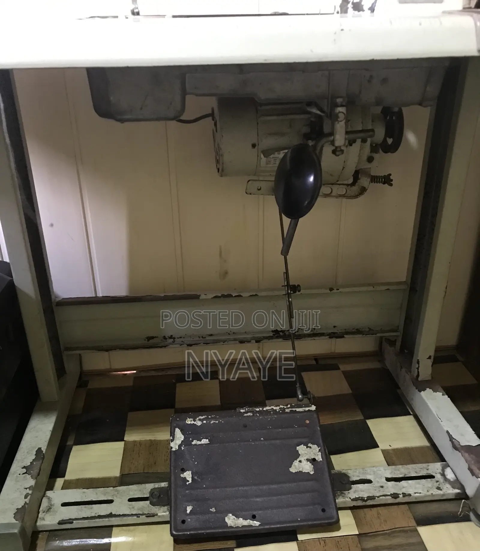 Second Hand Gemsy Industrial Sewing Machine