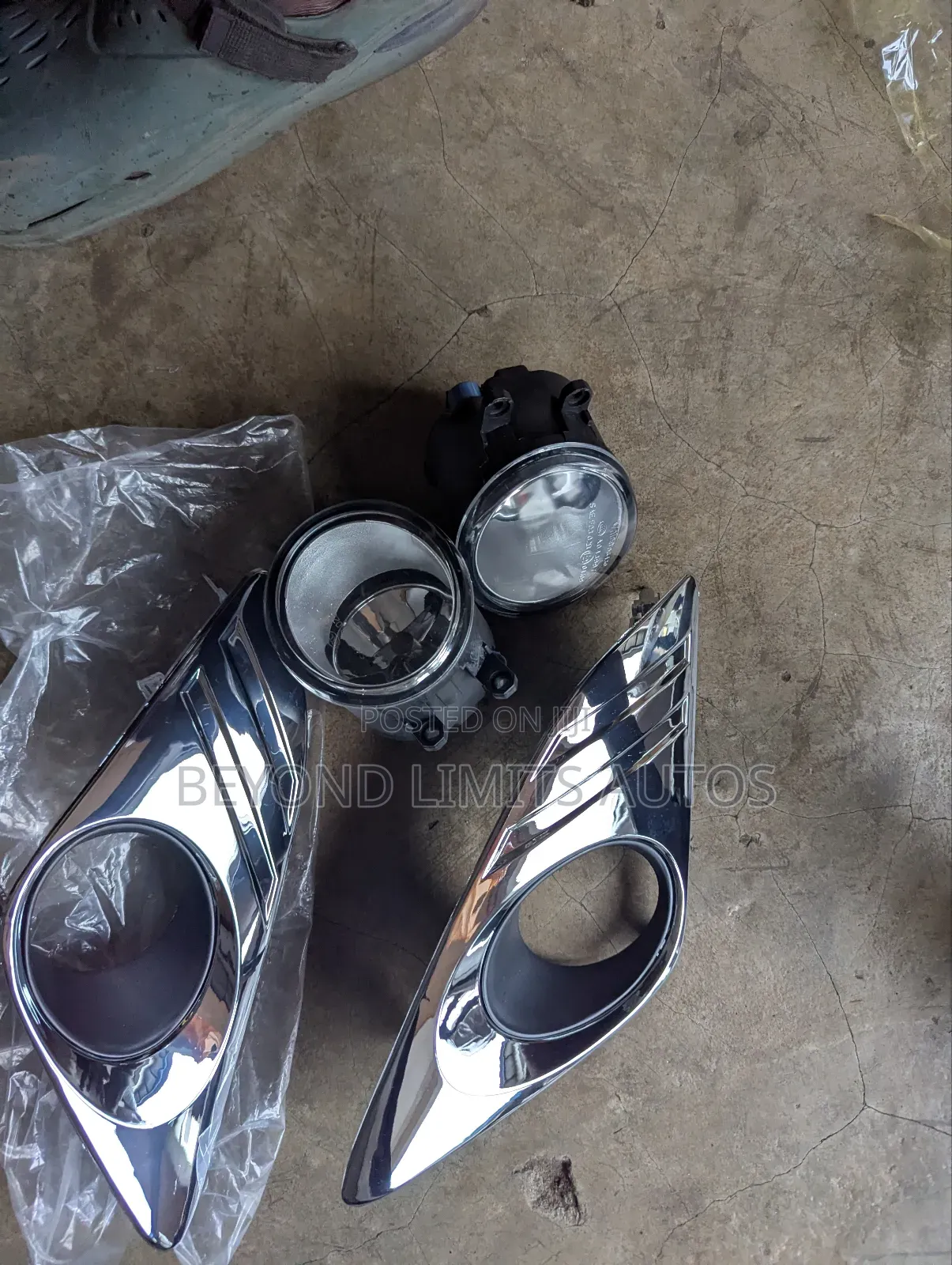 Toyota Camry Spider Le 2012,2013,2014 Fog Light and Cover