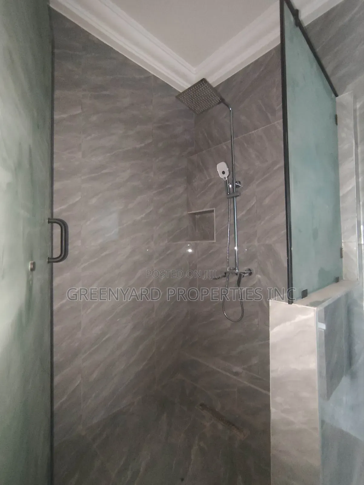 5bdrm Mansion in Trasacco, Adjiriganor for sale