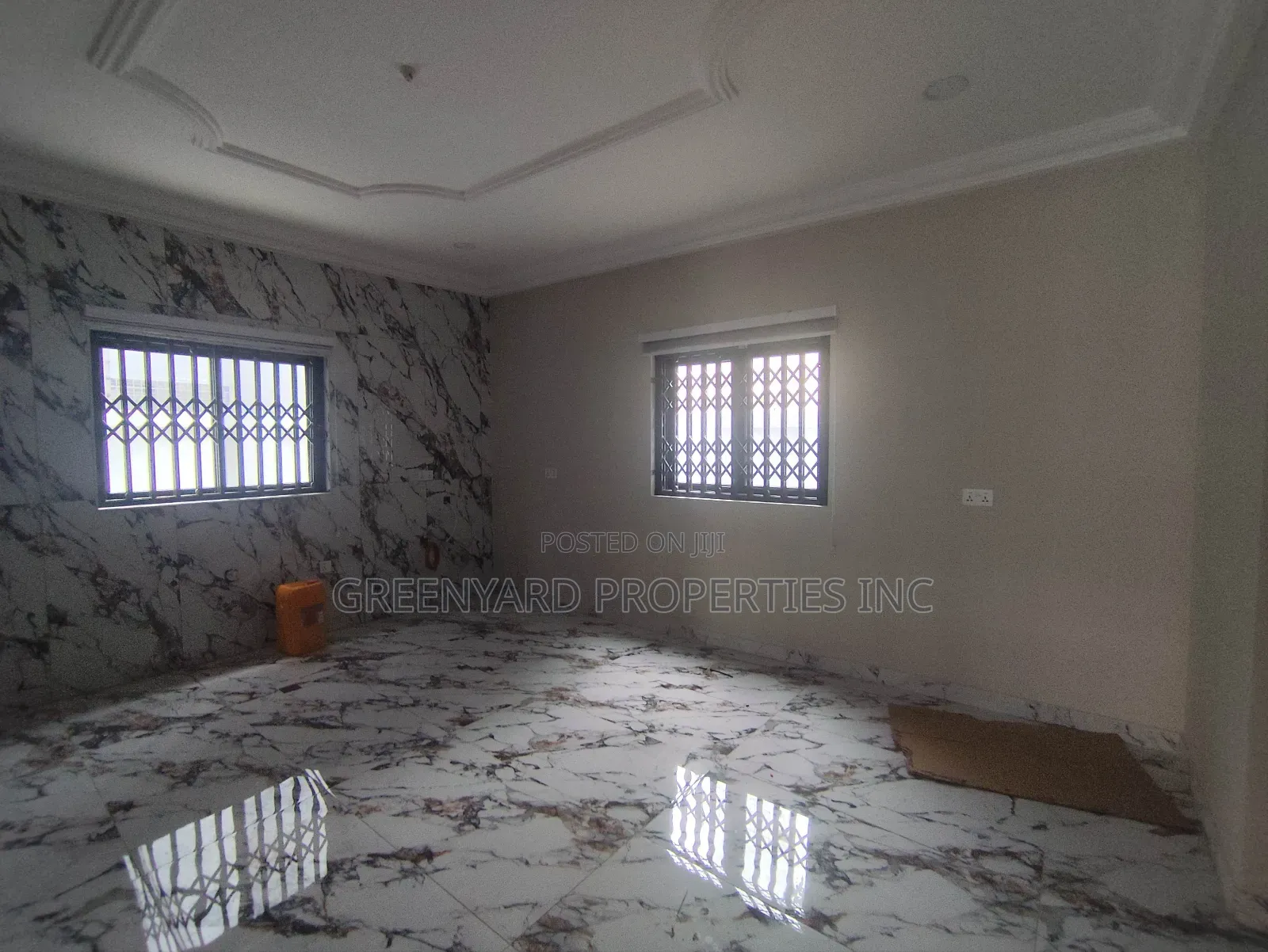 5bdrm Mansion in Trasacco, Adjiriganor for sale