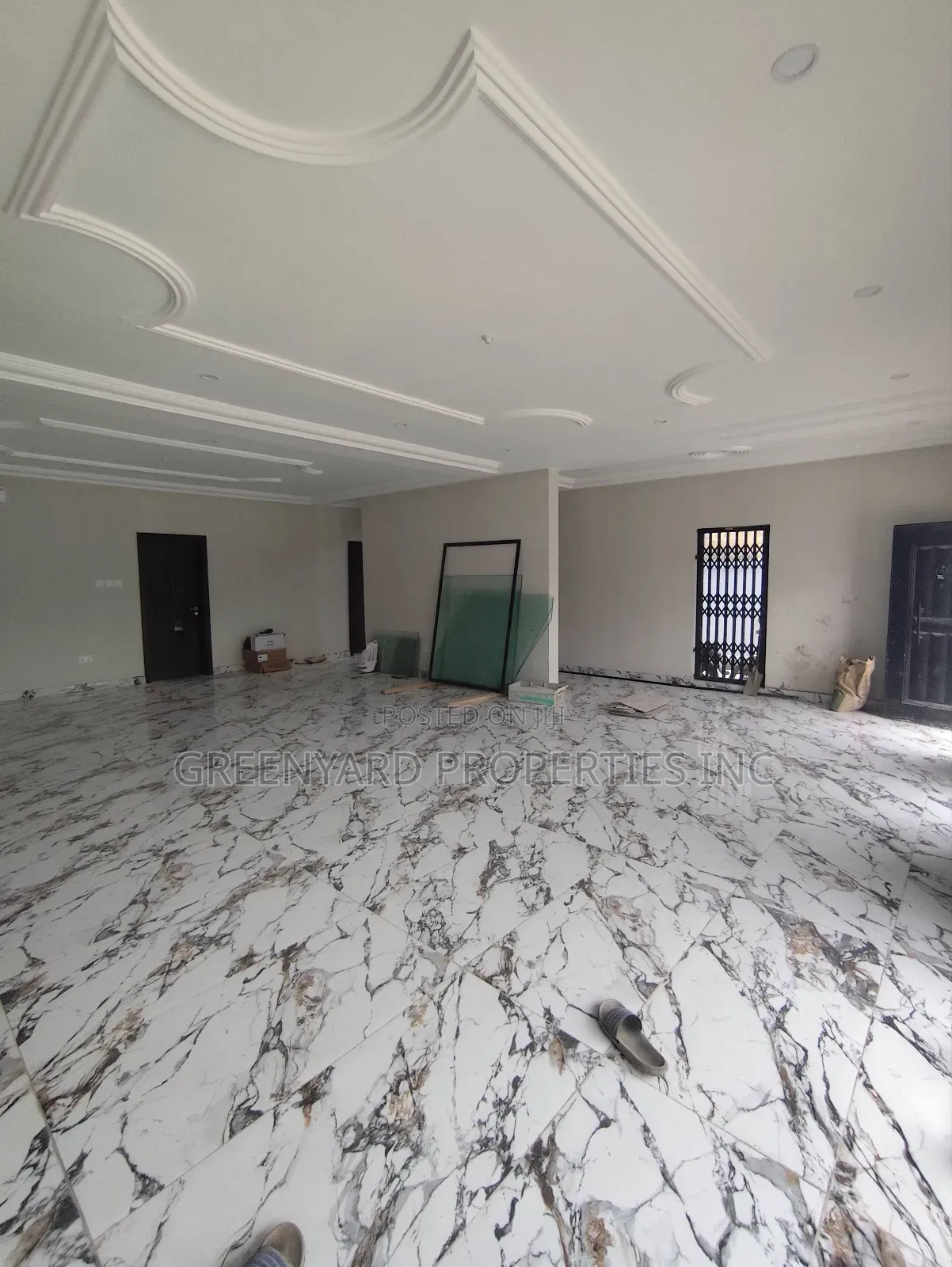 5bdrm Mansion in Trasacco, Adjiriganor for sale