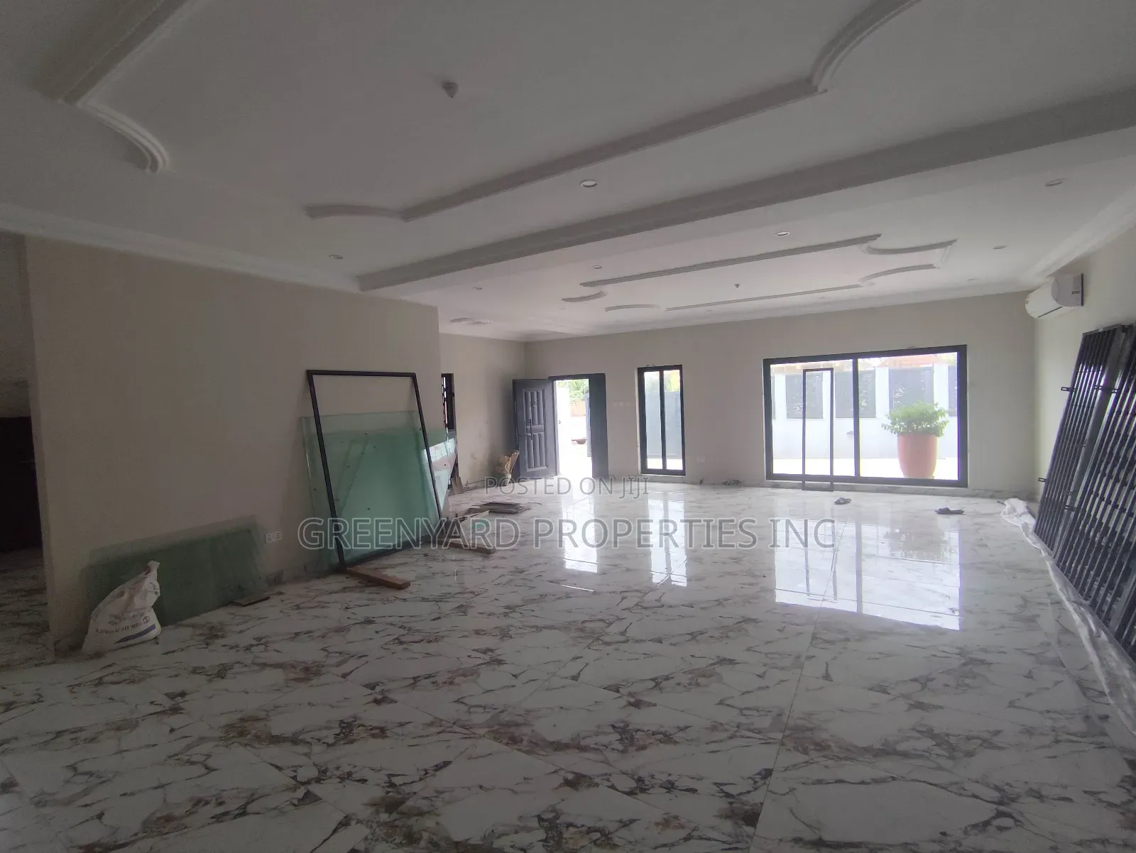 5bdrm Mansion in Trasacco, Adjiriganor for sale