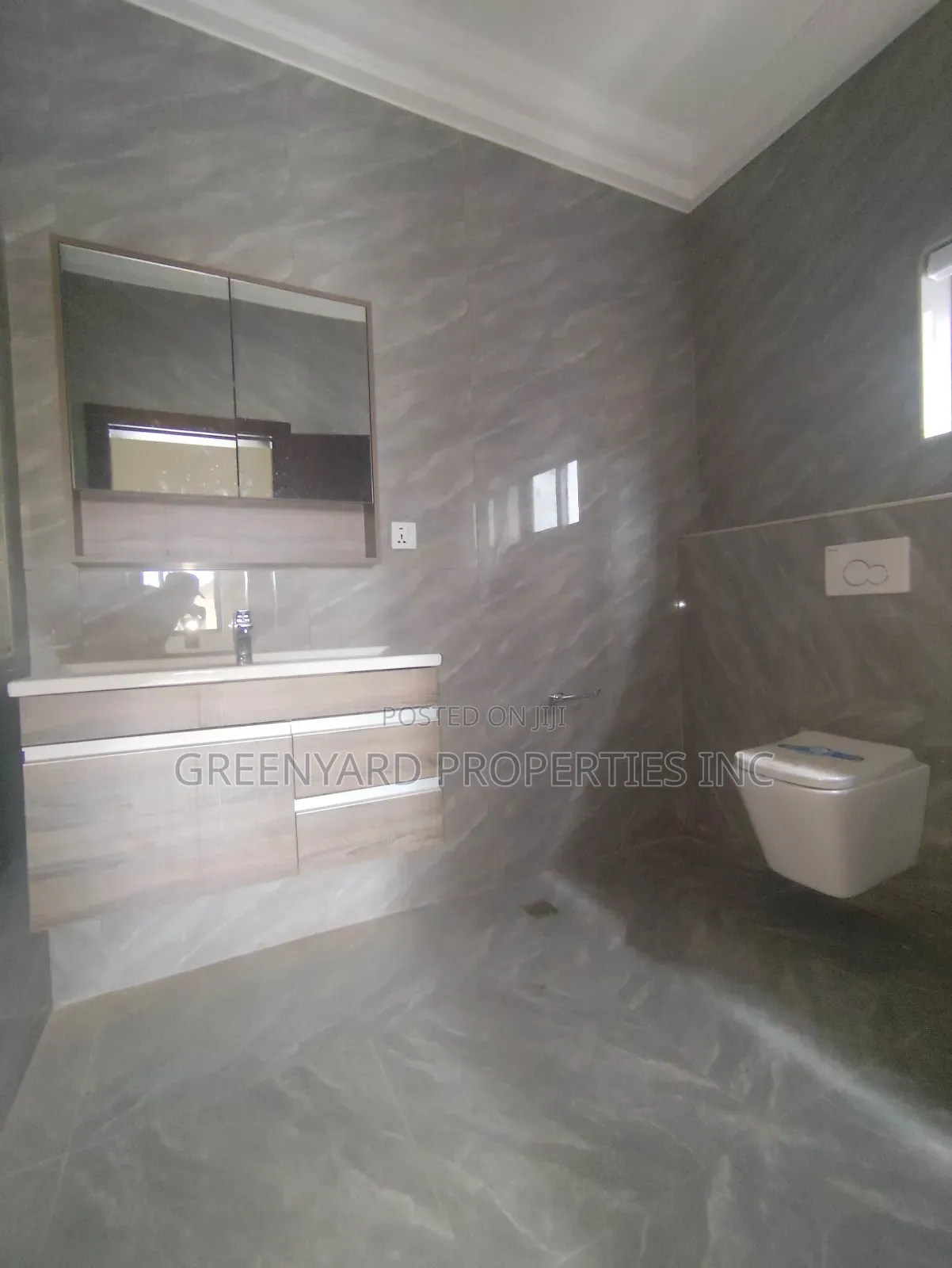 5bdrm Mansion in Trasacco, Adjiriganor for sale