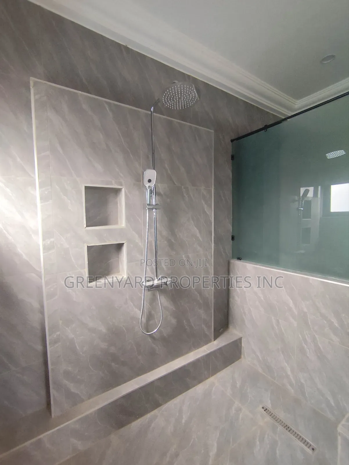 5bdrm Mansion in Trasacco, Adjiriganor for sale
