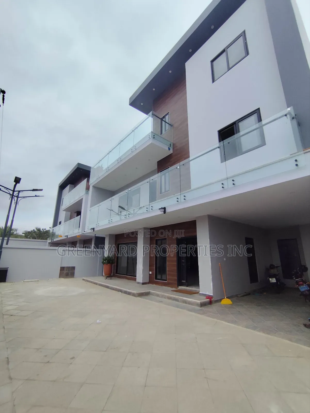 5bdrm Mansion in Trasacco, Adjiriganor for sale