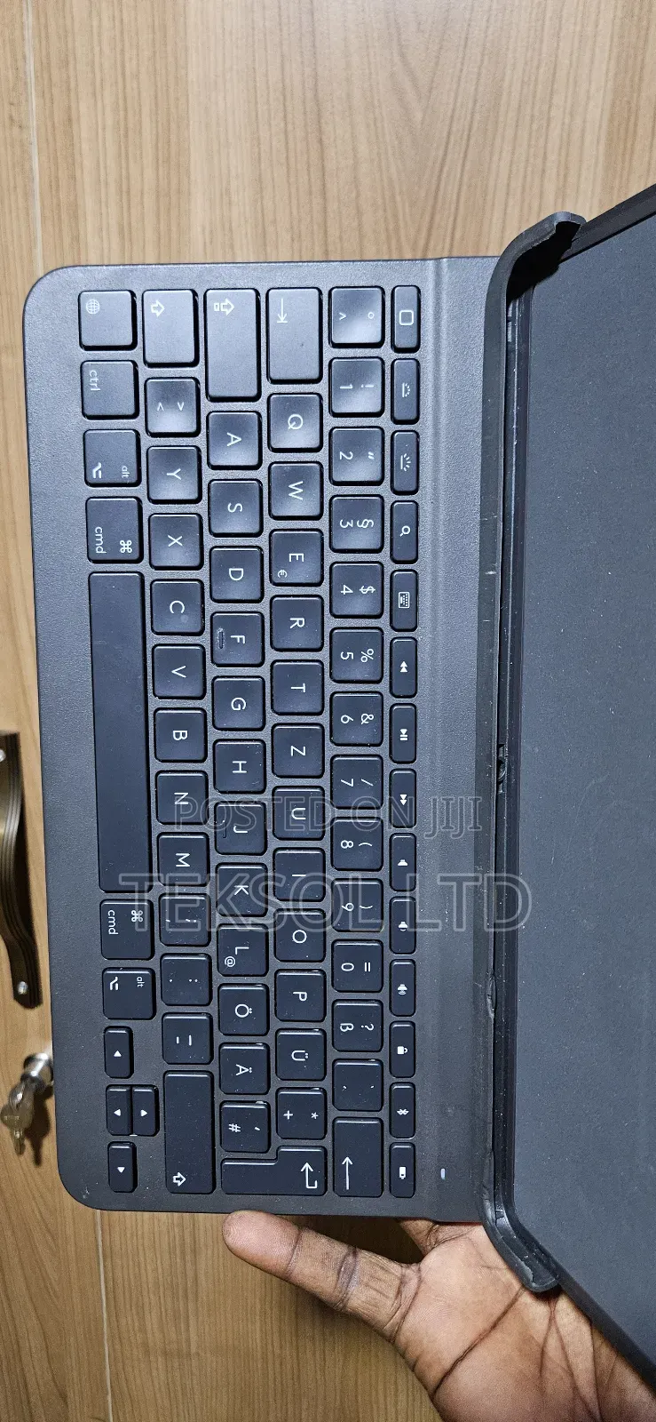 Logitech Slim Folio Pro Case With Back-Light Keyboard