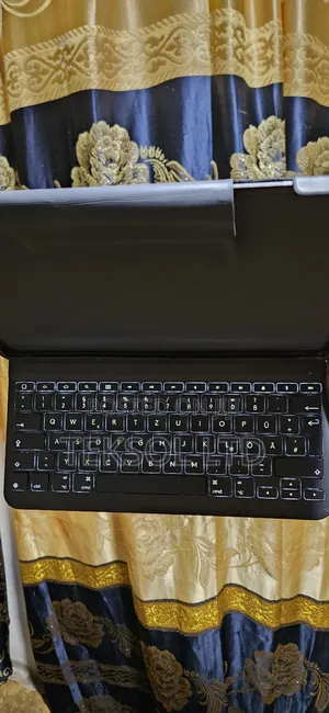 Logitech Slim Folio Pro Case With Back-Light Keyboard