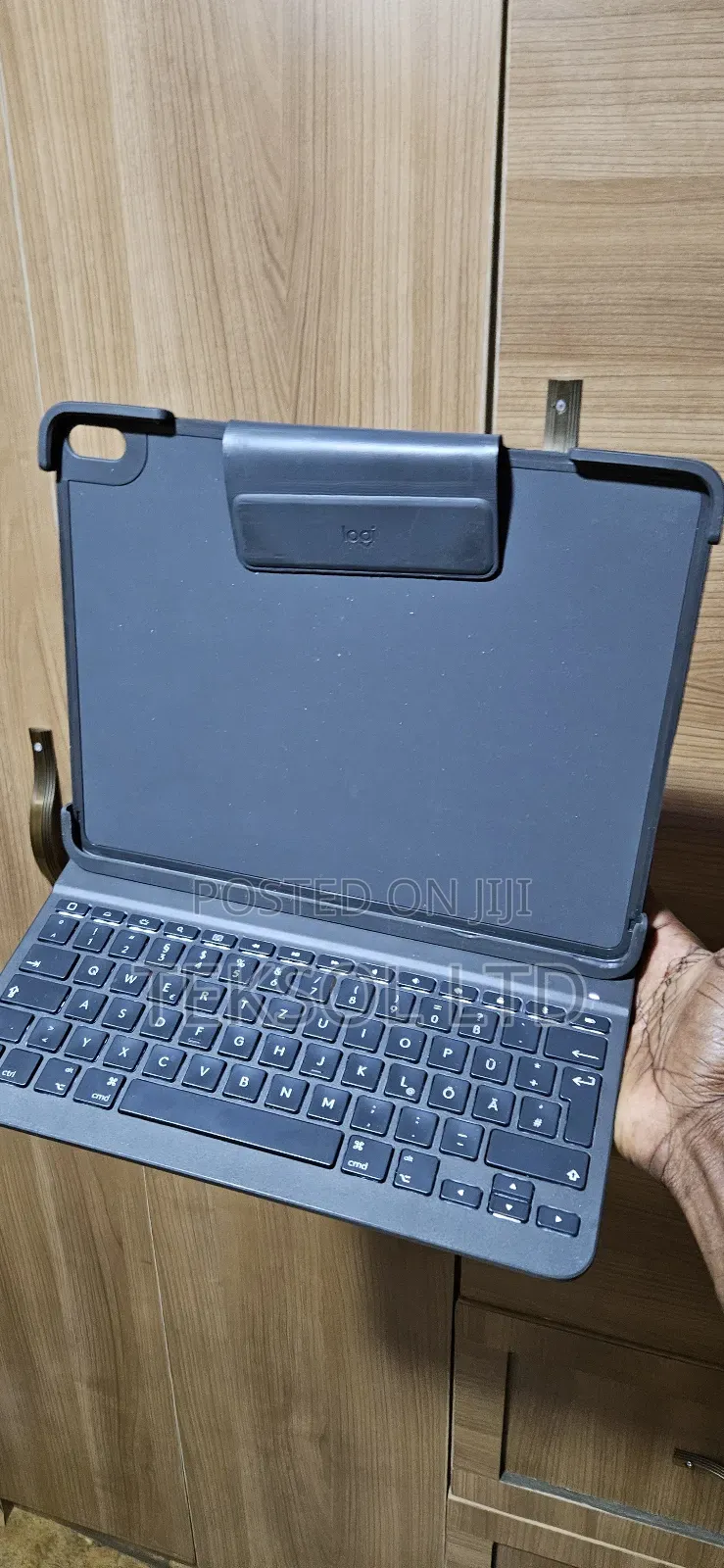 Logitech Slim Folio Pro Case With Back-Light Keyboard