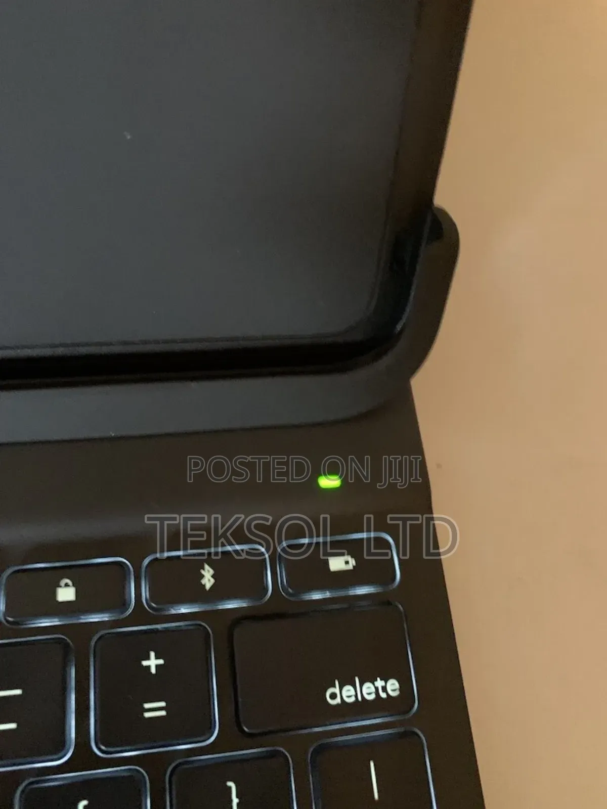 Logitech Slim Folio Pro Case With Back-Light Keyboard