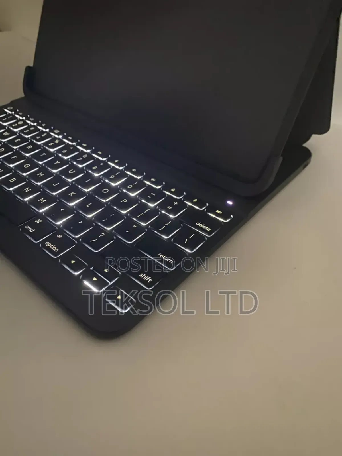 Logitech Slim Folio Pro Case With Back-Light Keyboard
