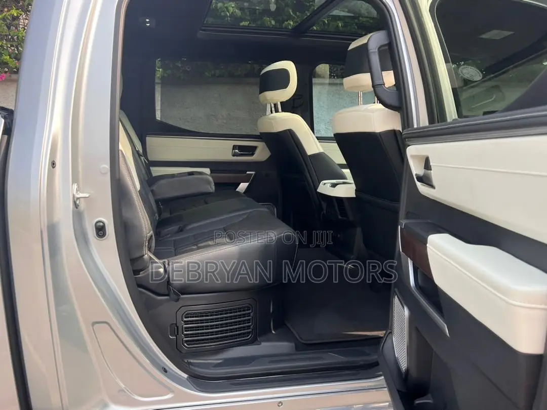 Toyota Tundra Hybrid 2022 Silver