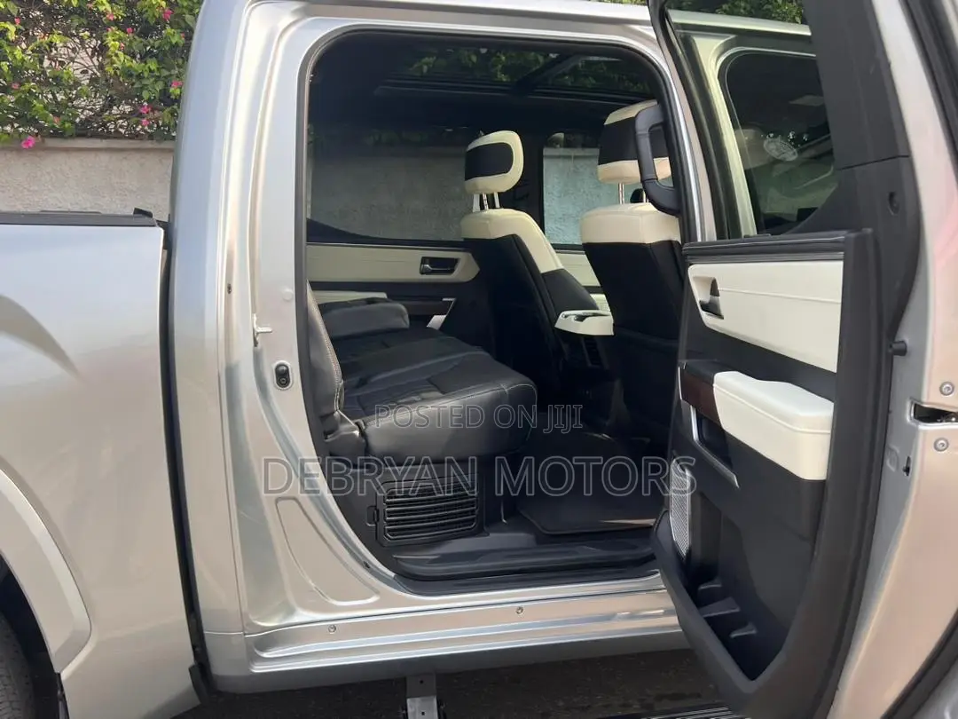Toyota Tundra Hybrid 2022 Silver