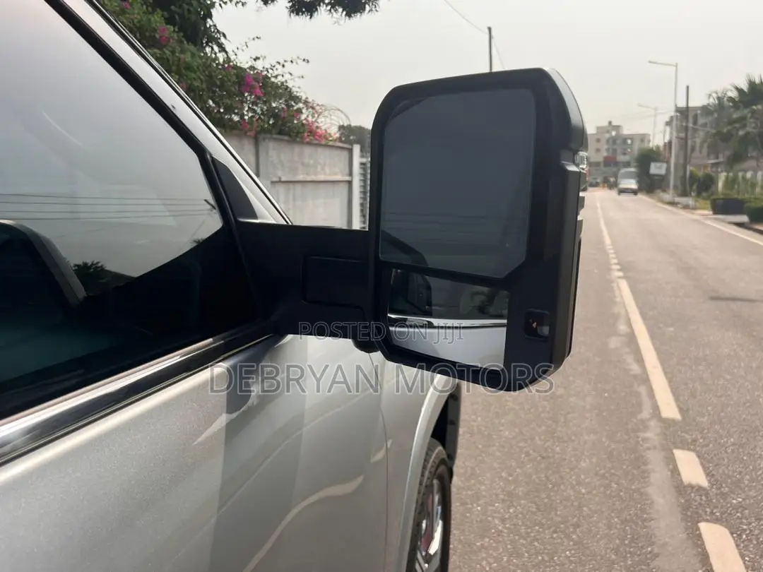 Toyota Tundra Hybrid 2022 Silver