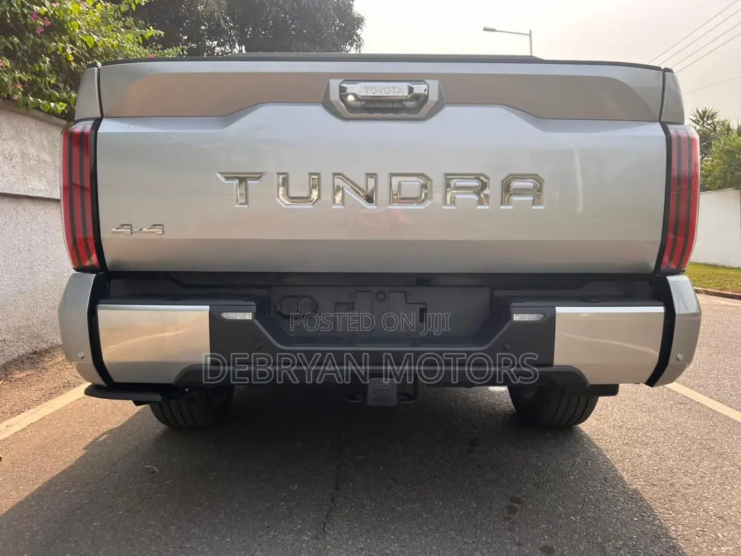 Toyota Tundra Hybrid 2022 Silver