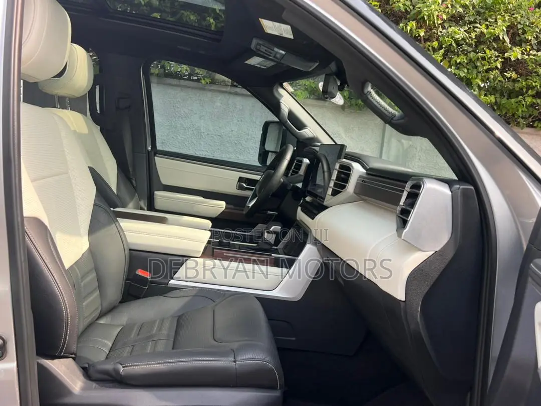 Toyota Tundra Hybrid 2022 Silver