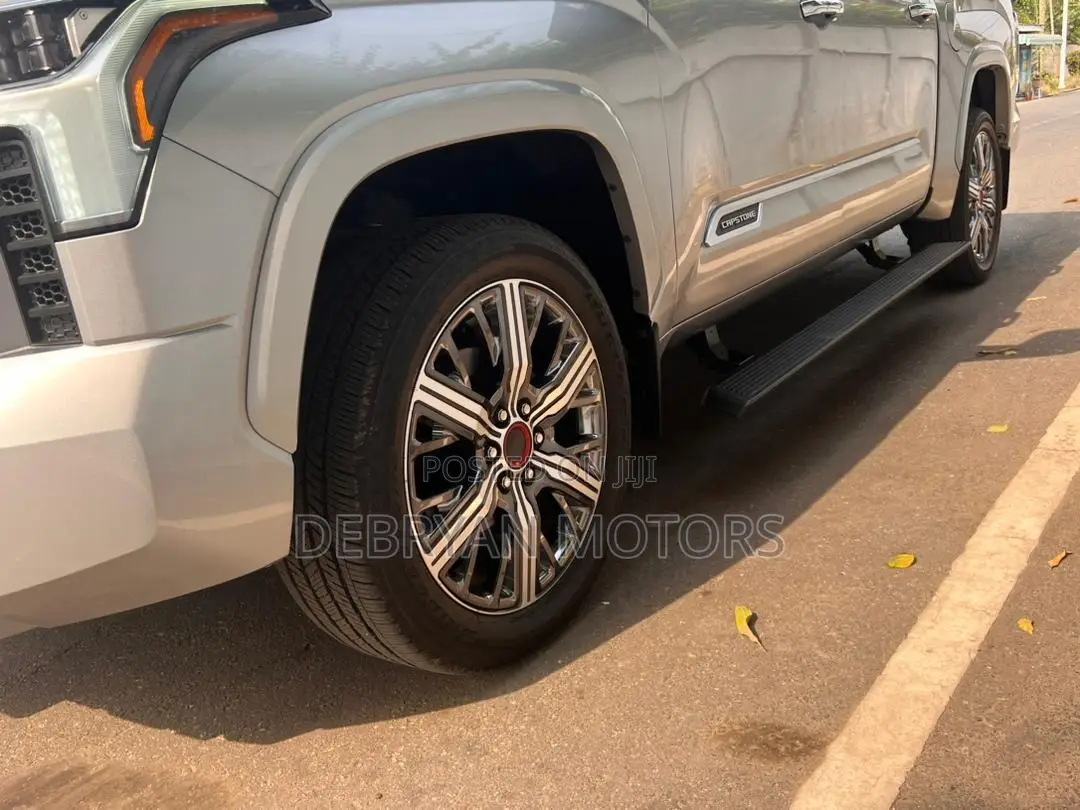 Toyota Tundra Hybrid 2022 Silver