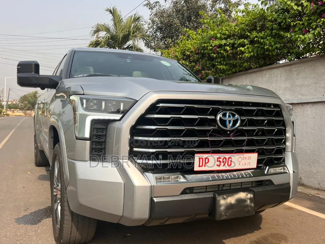 Toyota Tundra Hybrid 2022 Silver