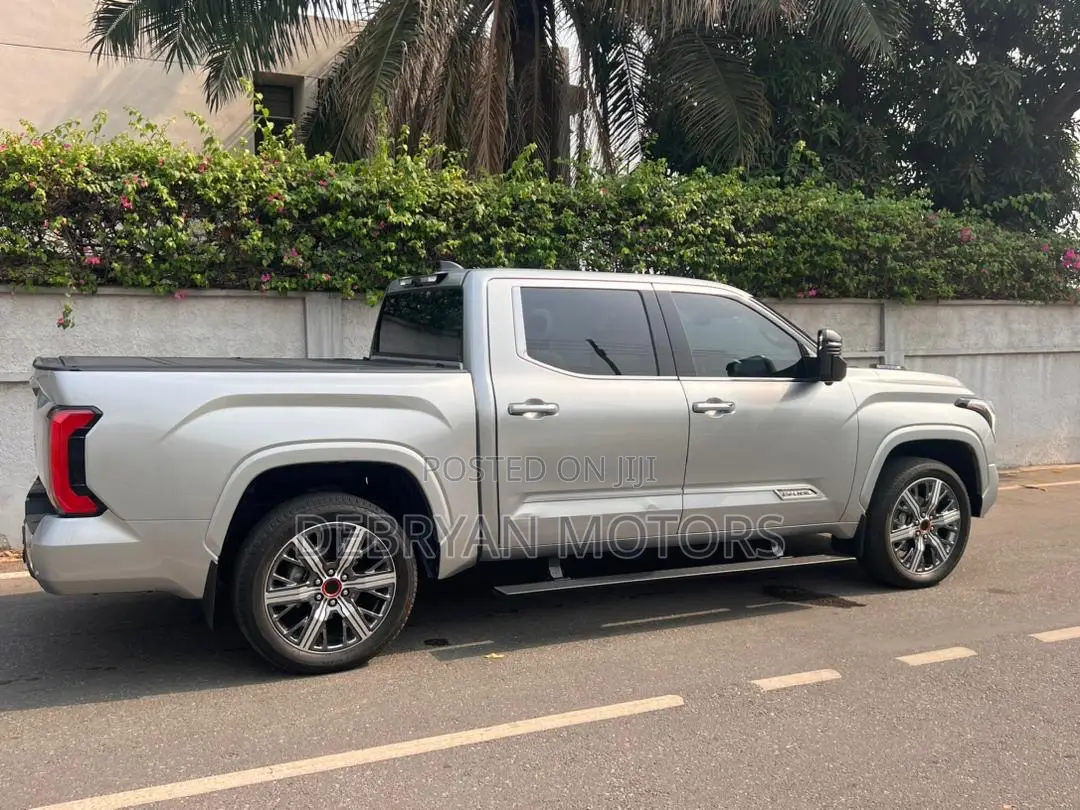 Toyota Tundra Hybrid 2022 Silver
