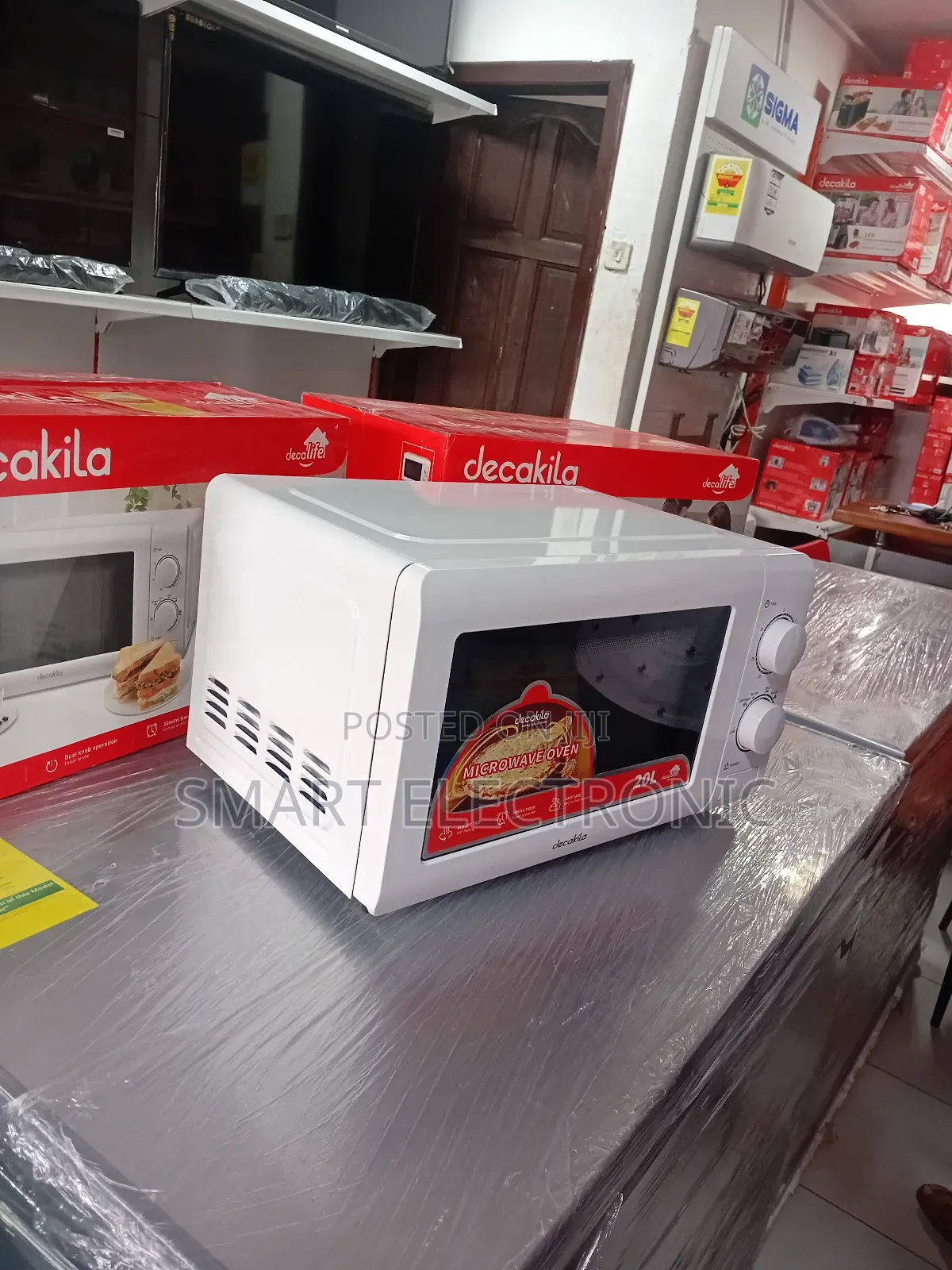 Convenient and Compact Decakila 20l Microwave