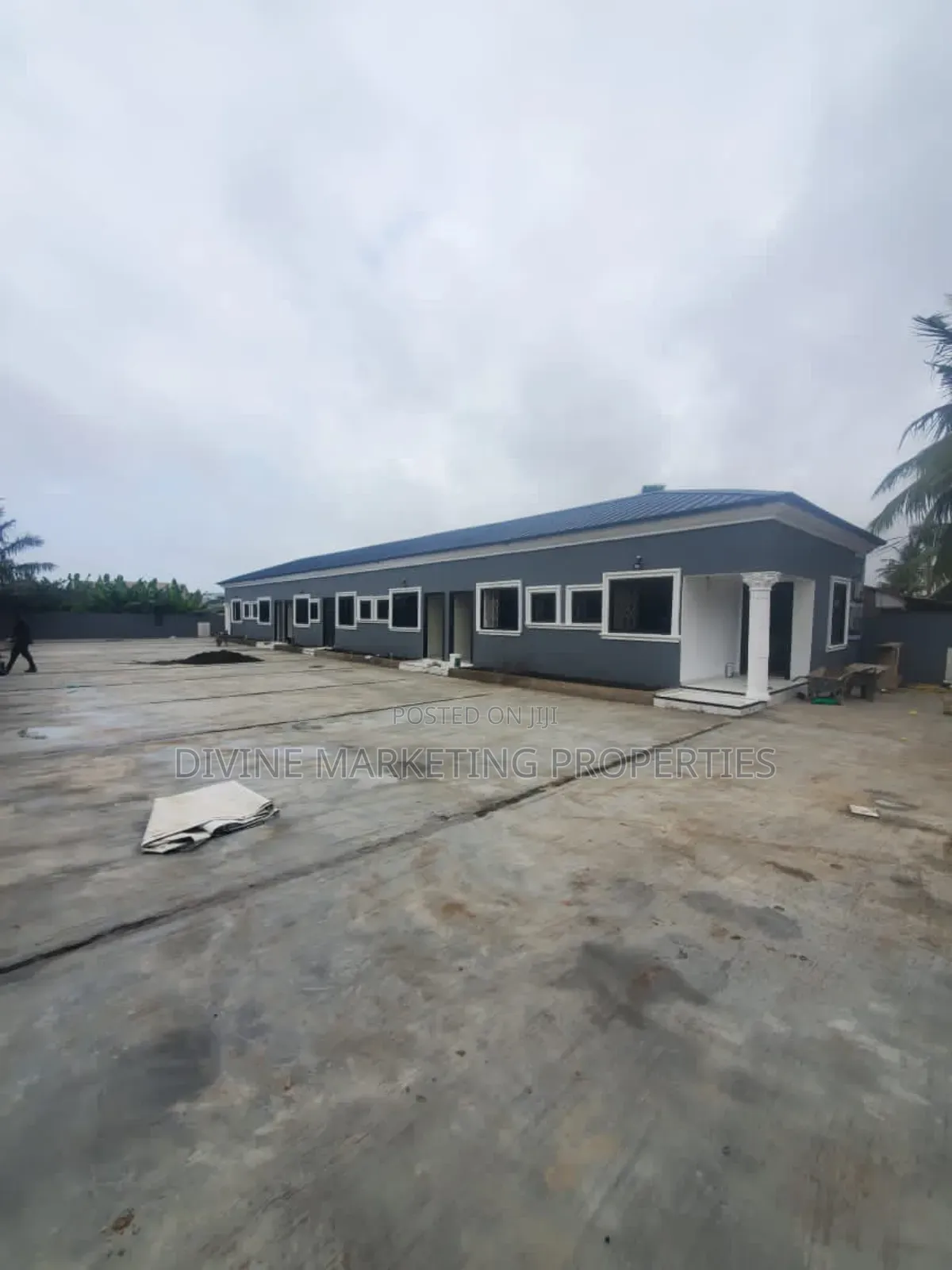 7bdrm House in Onyinase, Awoshie for sale