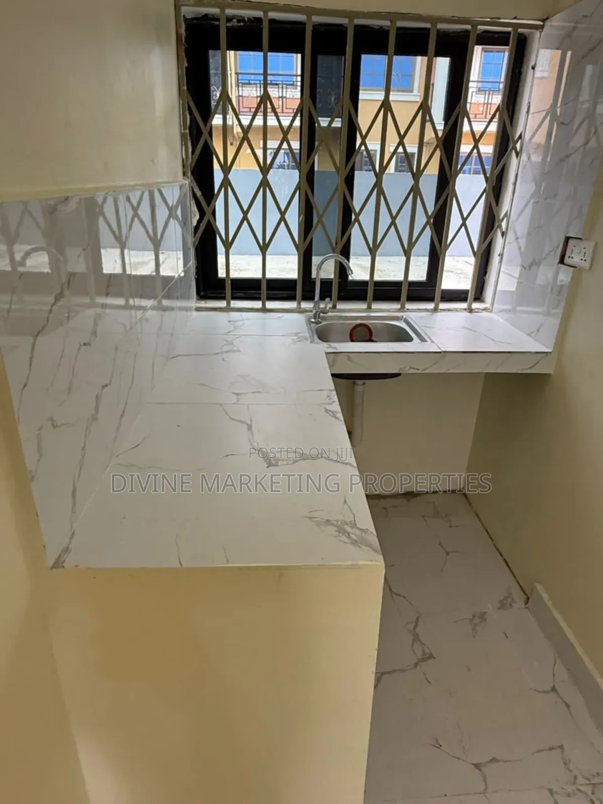 7bdrm House in Onyinase, Awoshie for sale