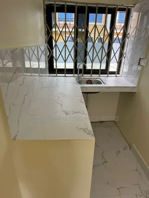7bdrm House in Onyinase, Awoshie for sale