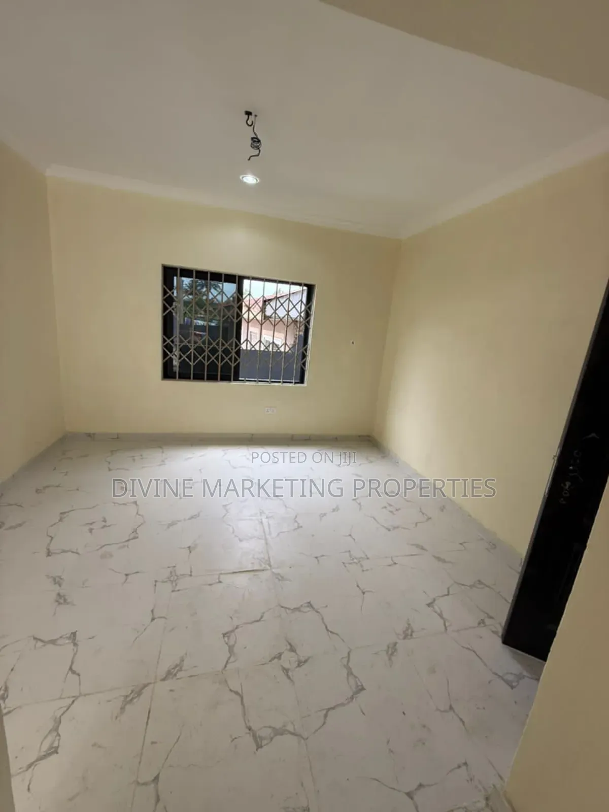 7bdrm House in Onyinase, Awoshie for sale