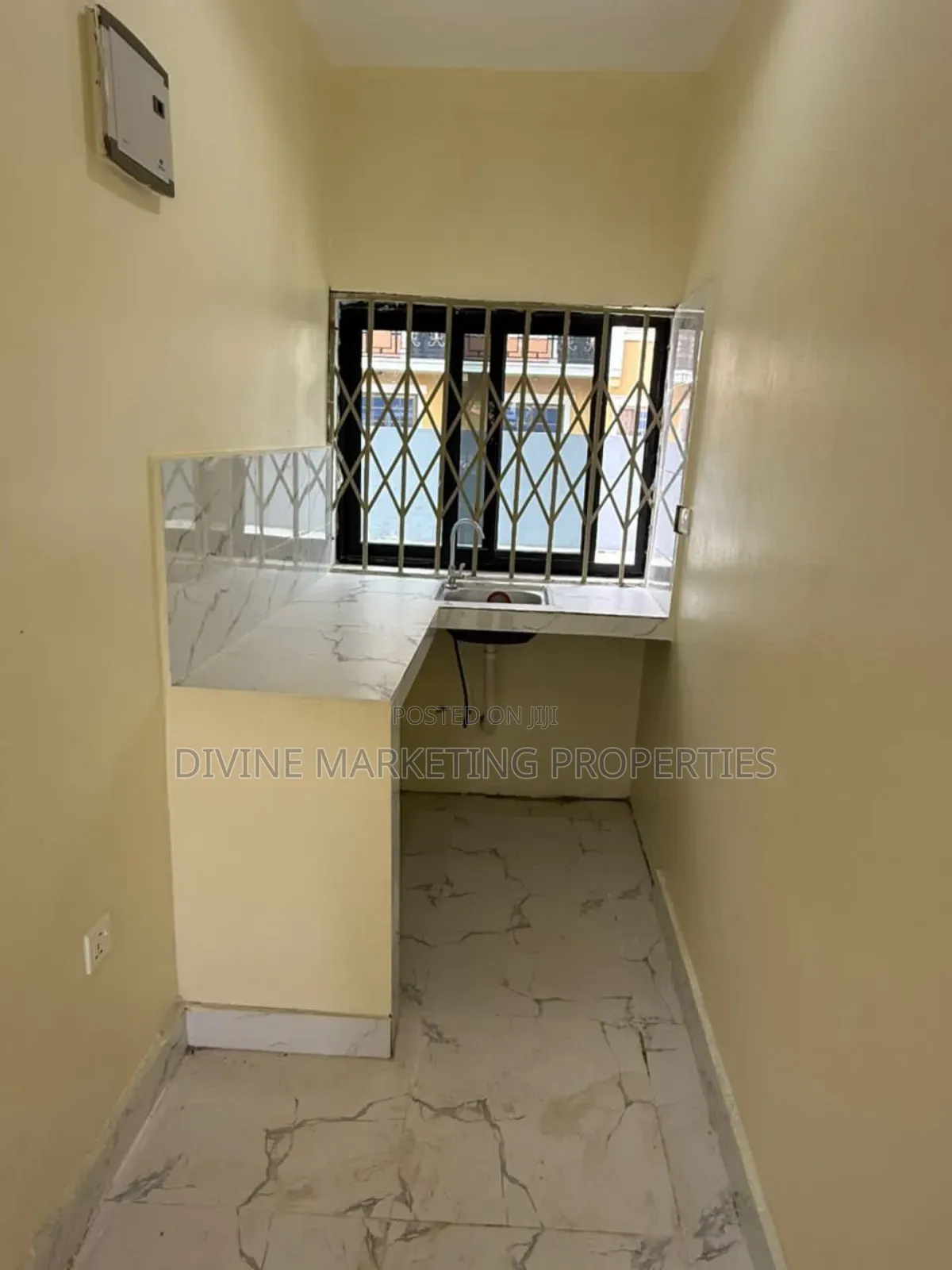 7bdrm House in Onyinase, Awoshie for sale