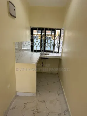 7bdrm House in Onyinase, Awoshie for sale