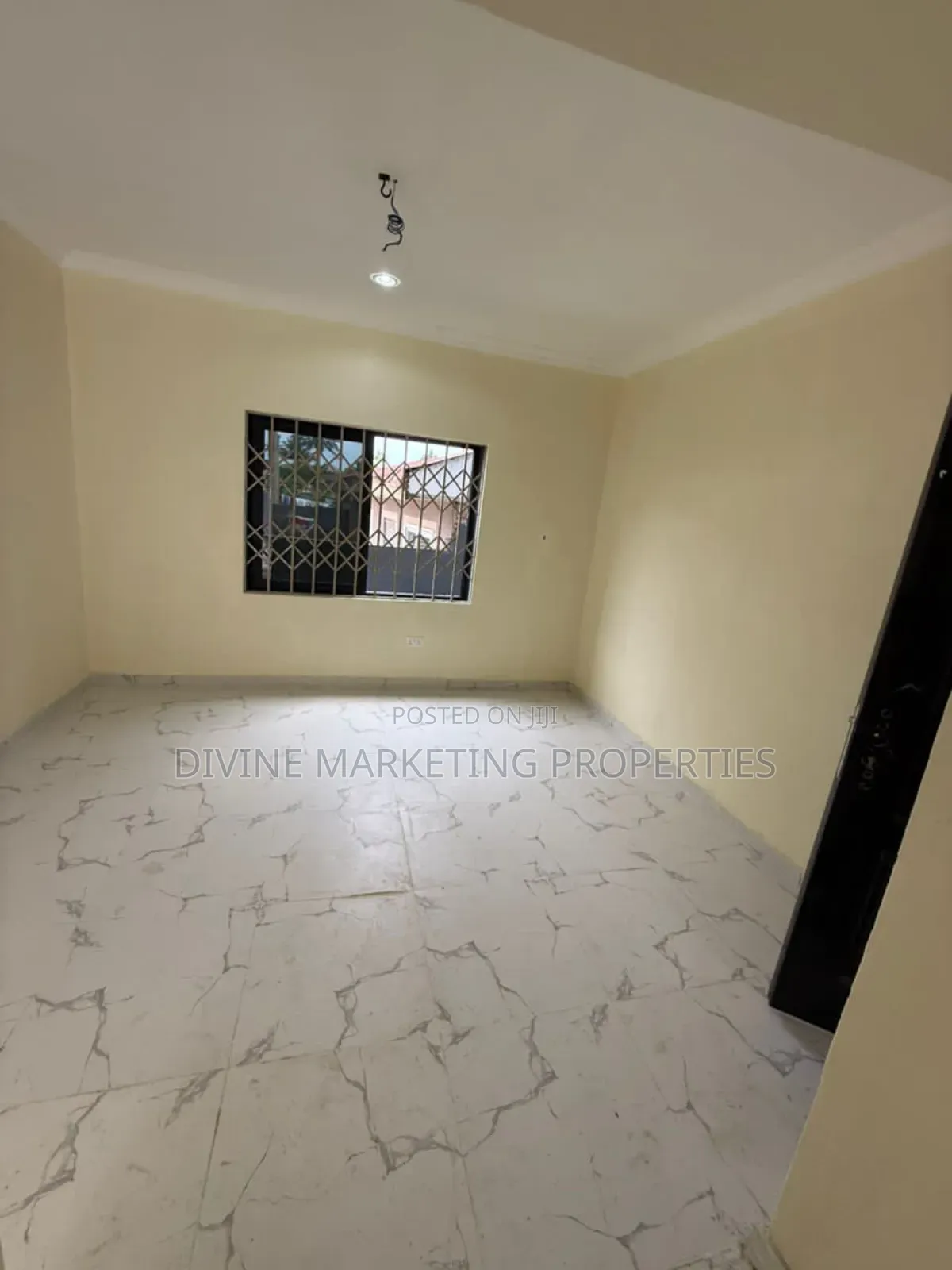 7bdrm House in Onyinase, Awoshie for sale
