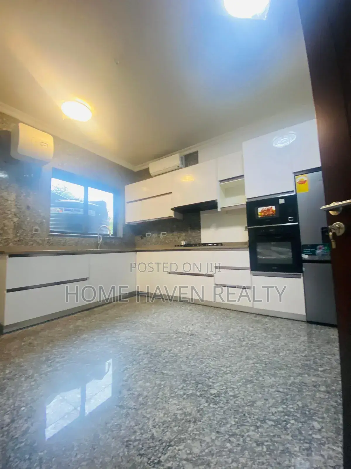 5bdrm House in Lagos Avenue, East Legon for rent