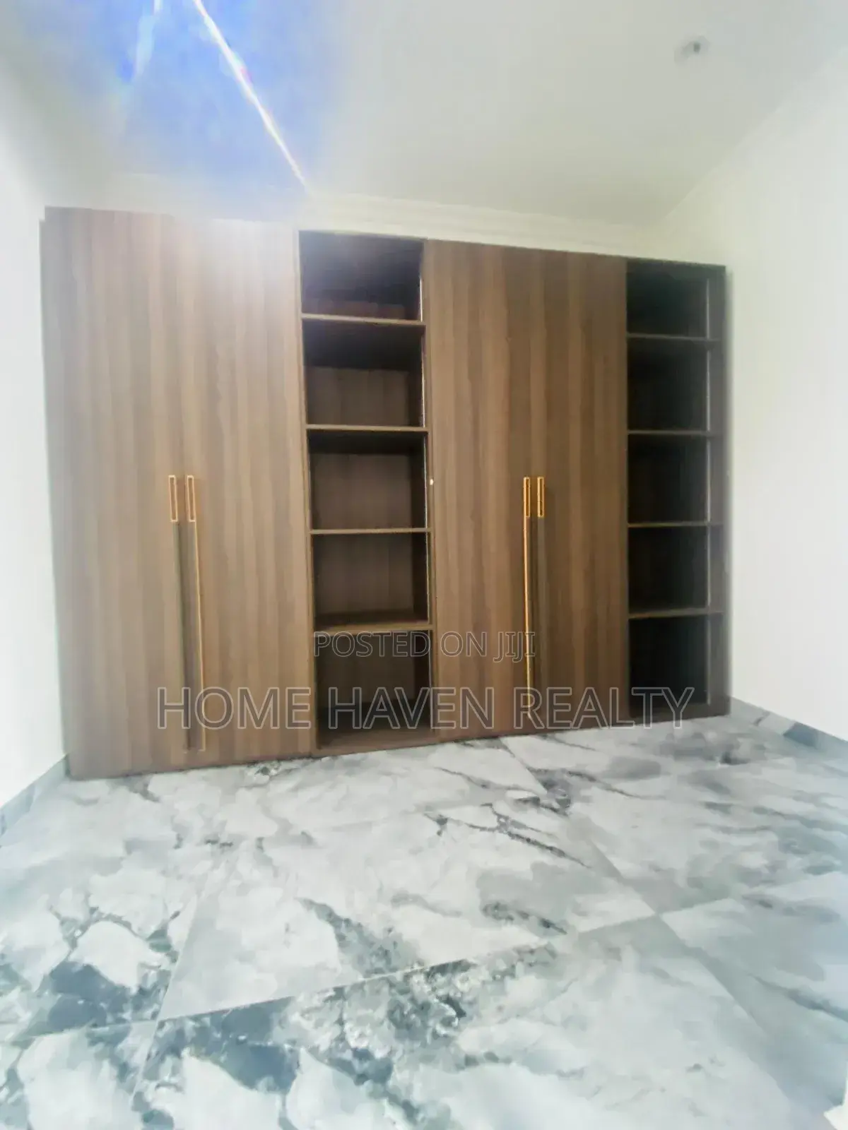 5bdrm House in Lagos Avenue, East Legon for rent