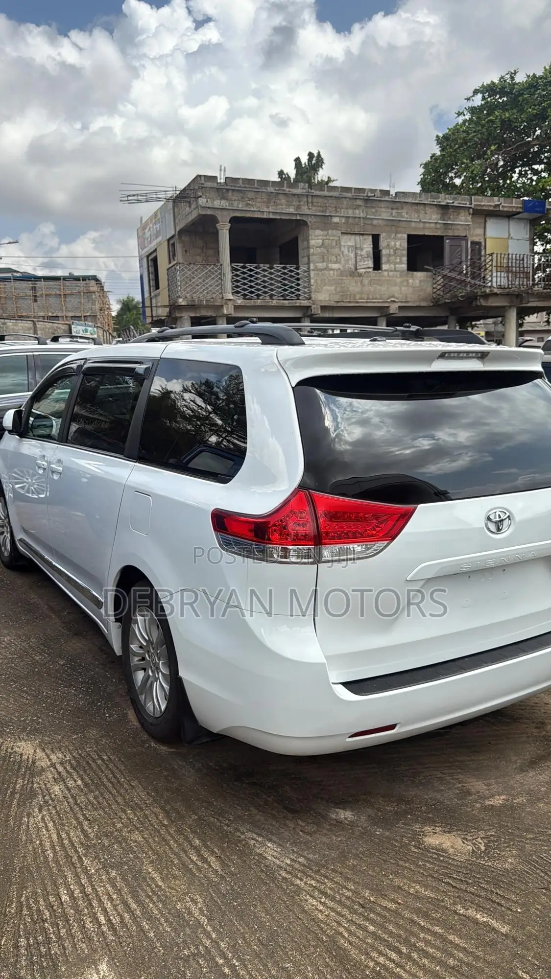 Toyota Sienna XLE 8-Passenger 4dr Minivan (3.5L 6cyl 6A) 2014 White