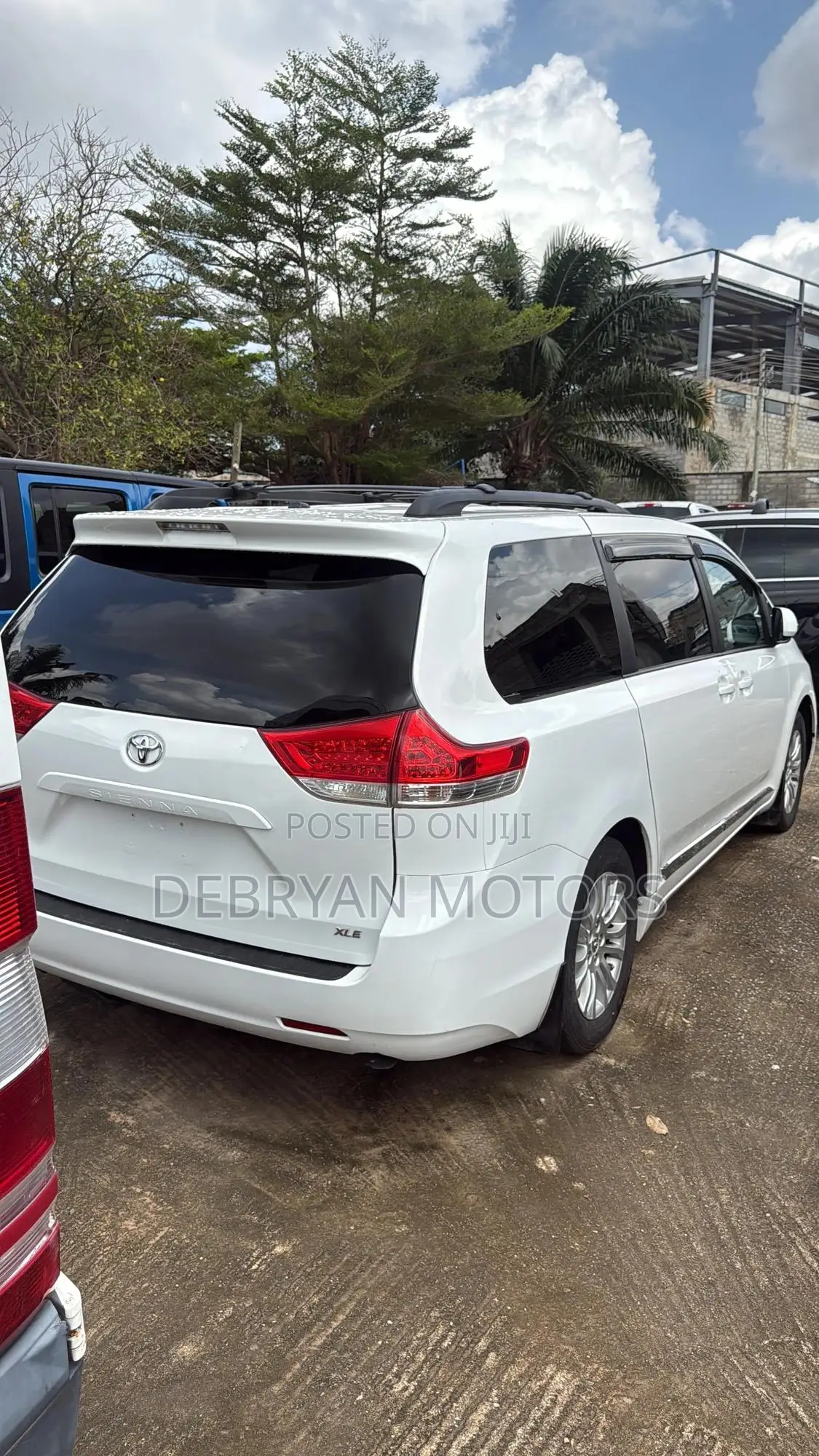 Toyota Sienna XLE 8-Passenger 4dr Minivan (3.5L 6cyl 6A) 2014 White