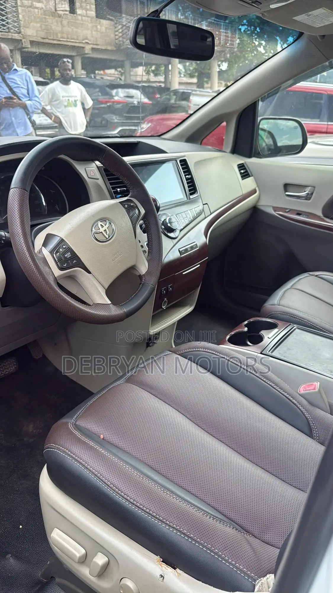 Toyota Sienna XLE 8-Passenger 4dr Minivan (3.5L 6cyl 6A) 2014 White