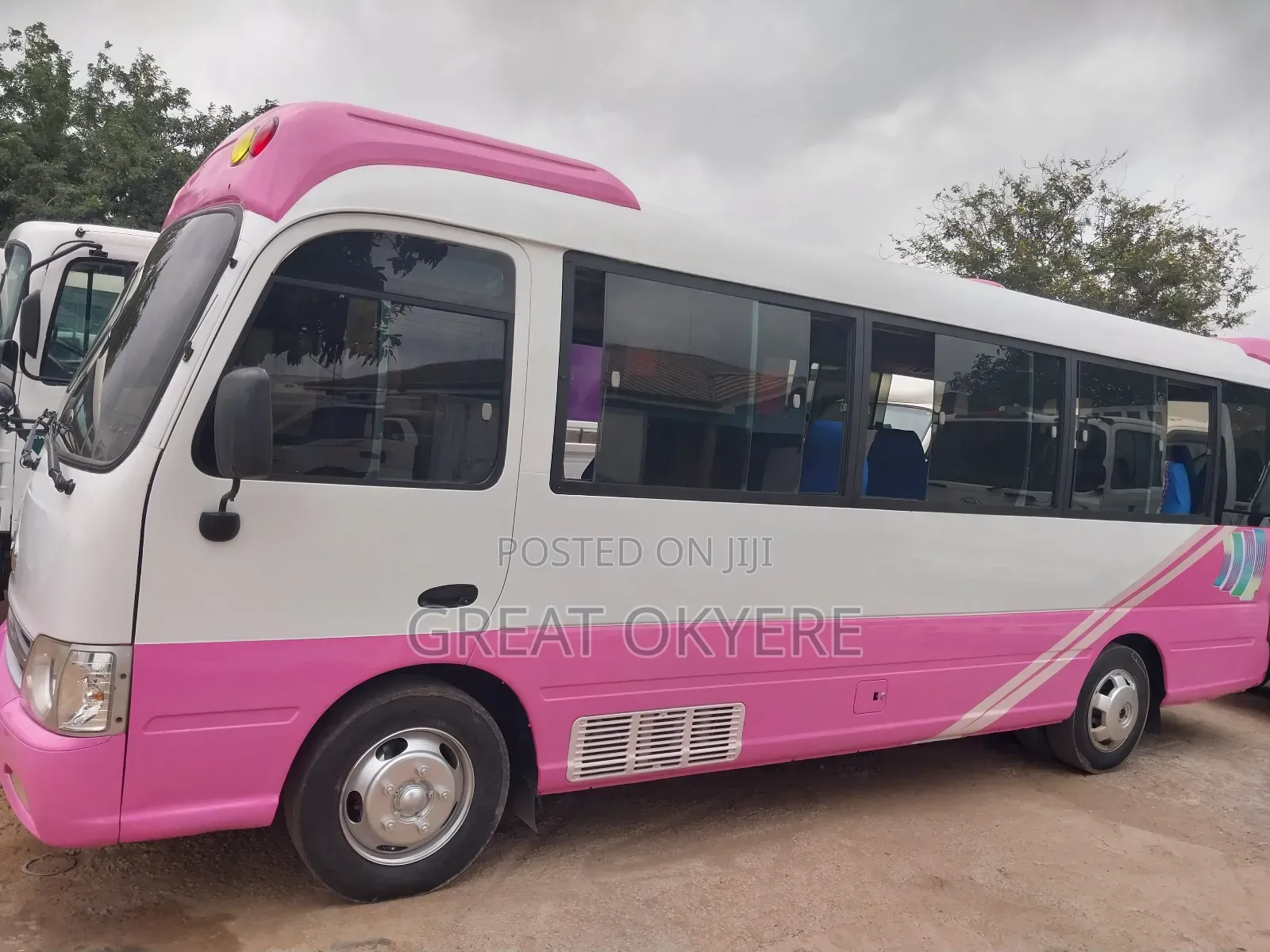 Hyundai County 2015 Pink