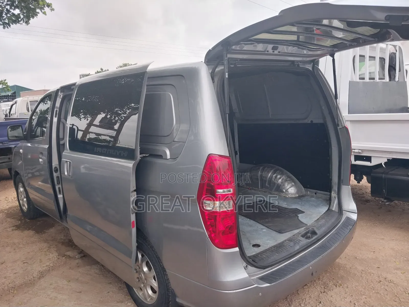 Hyundai Starex 2012 Silver