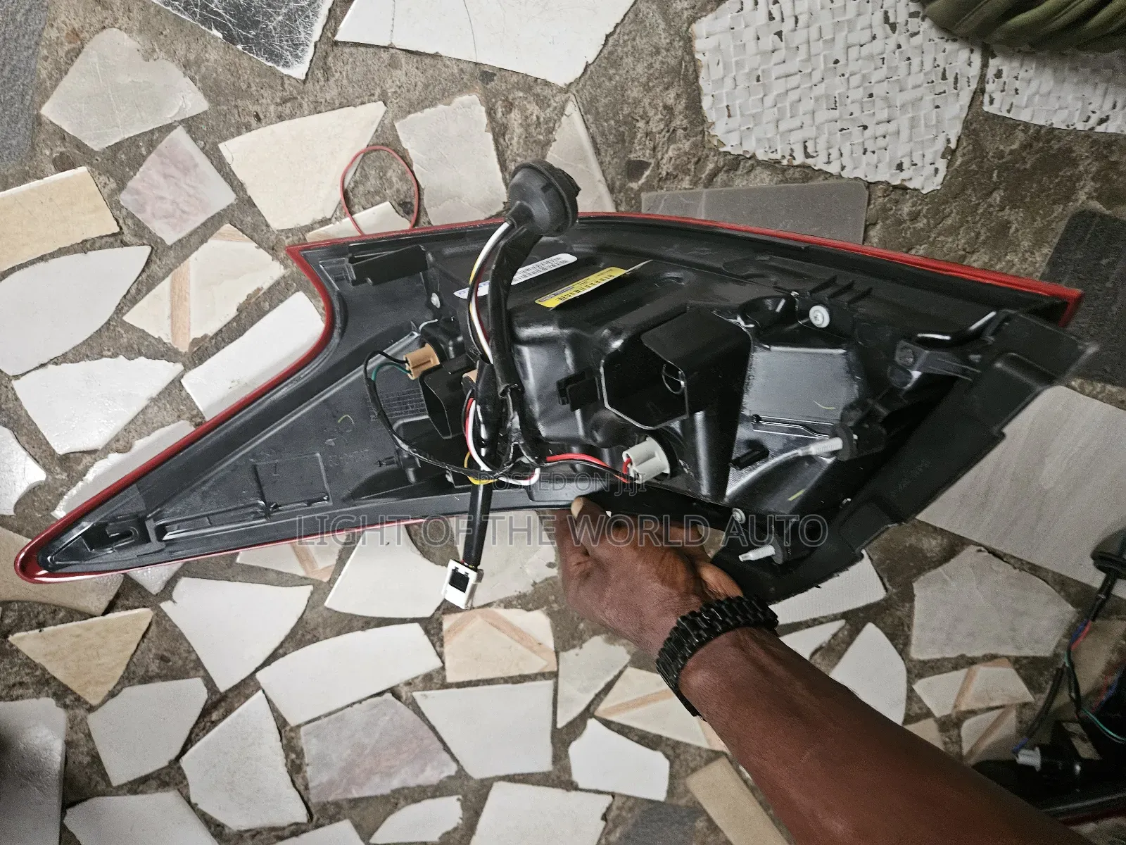 Altima 2018 Taillight Lift Side