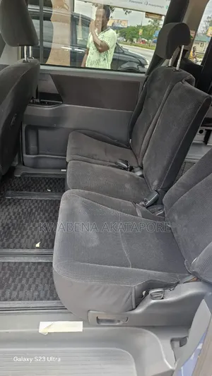Toyota Voxy X 2WD 8-Seater 2014 Blue