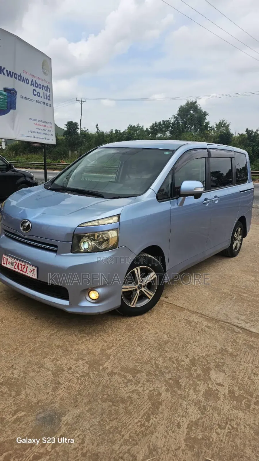 Toyota Voxy X 2WD 8-Seater 2014 Blue
