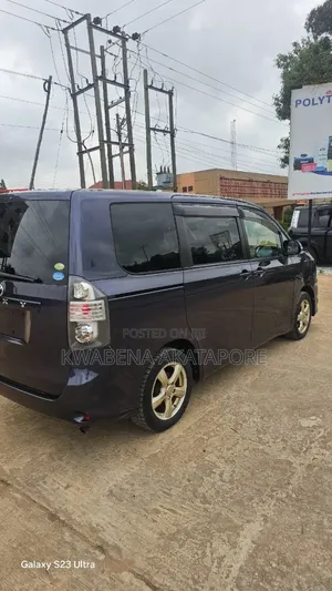 Toyota Voxy 2013 Black