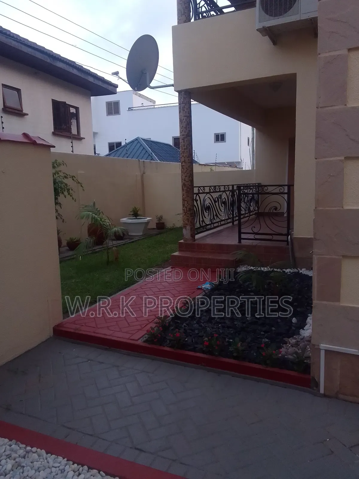 Furnished 3bdrm Townhouse / Terrace in Cantoment, Accra Metropolitan