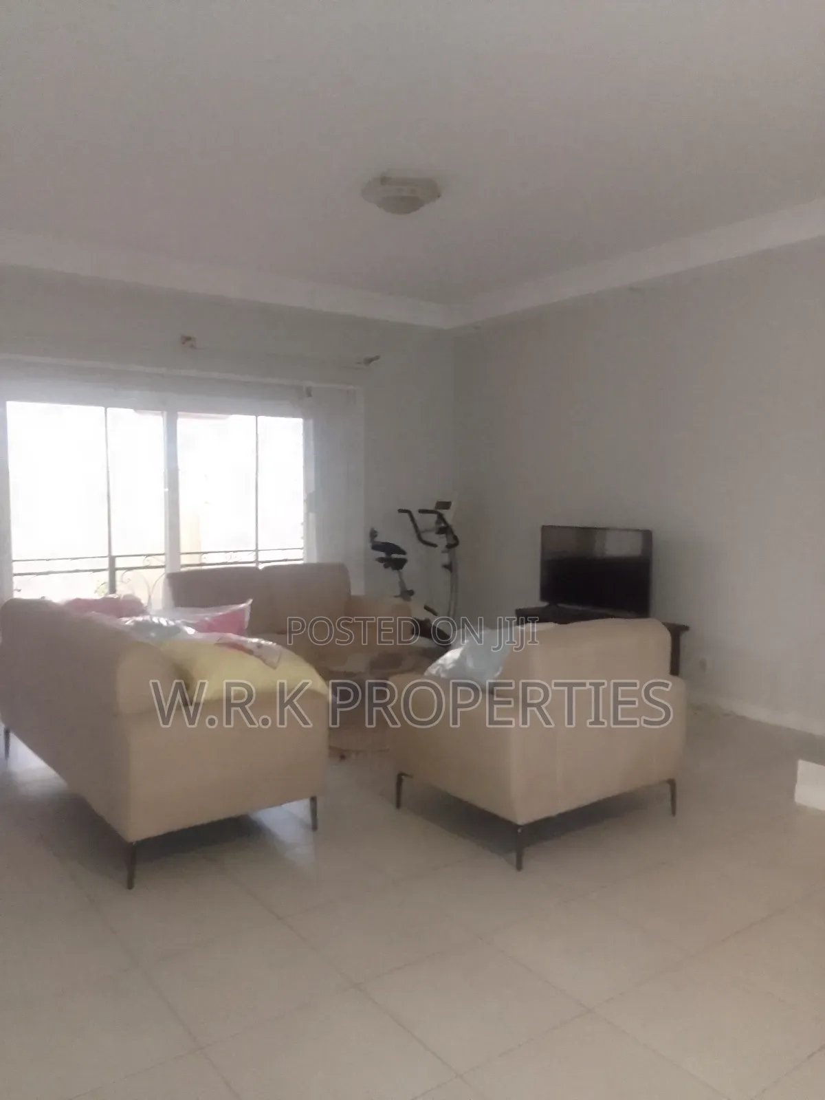 Furnished 3bdrm Townhouse / Terrace in Cantoment, Accra Metropolitan