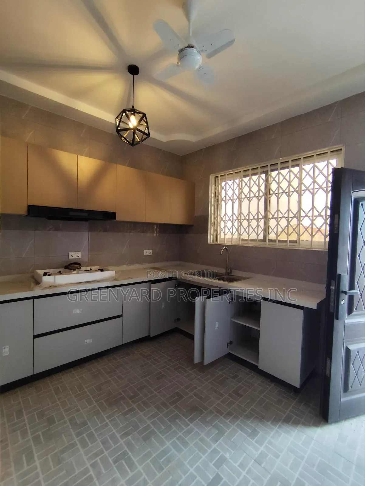 2bdrm Apartment in School Junction, Adjiriganor for rent
