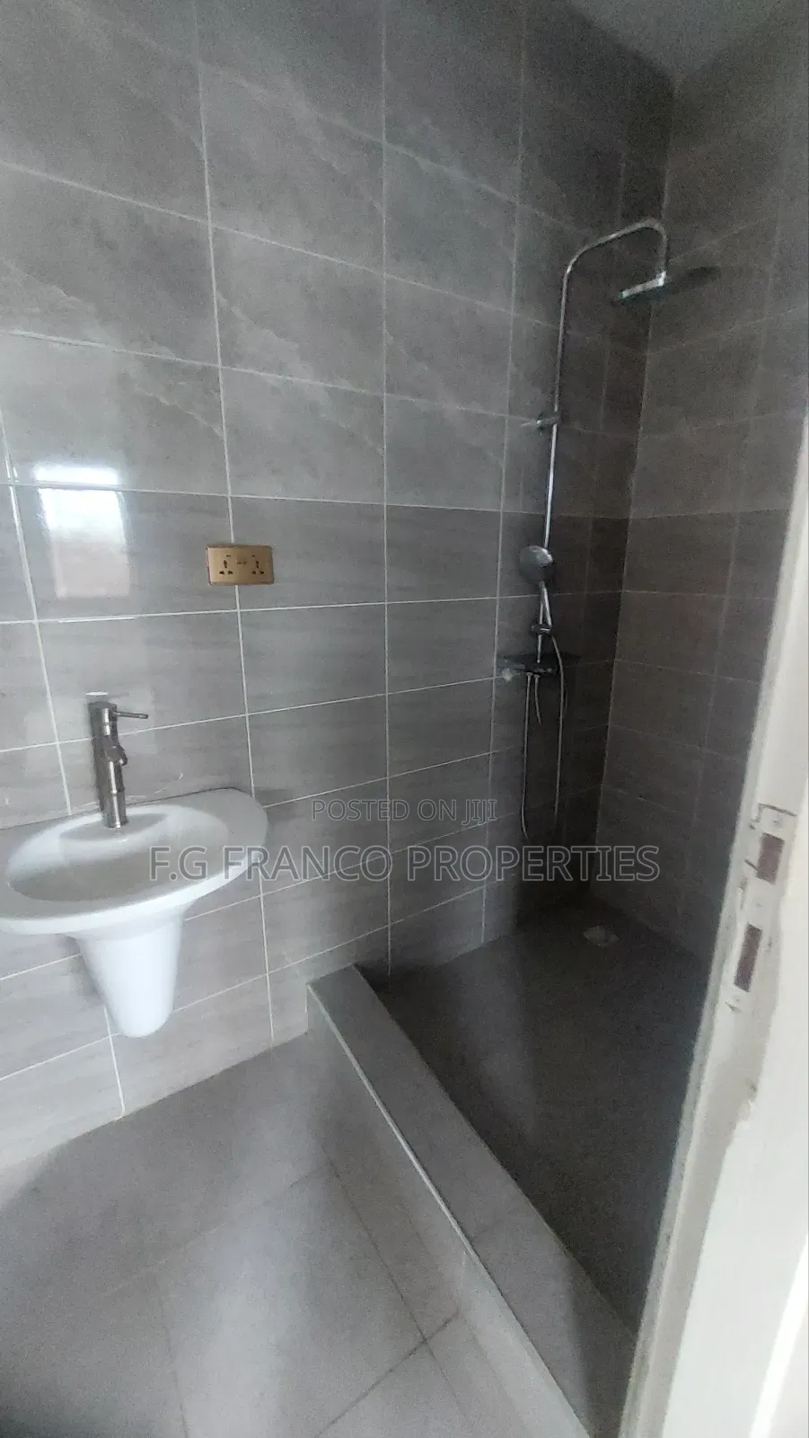 2bdrm Apartment in Kg.Franco Properties, Airport Residential Area