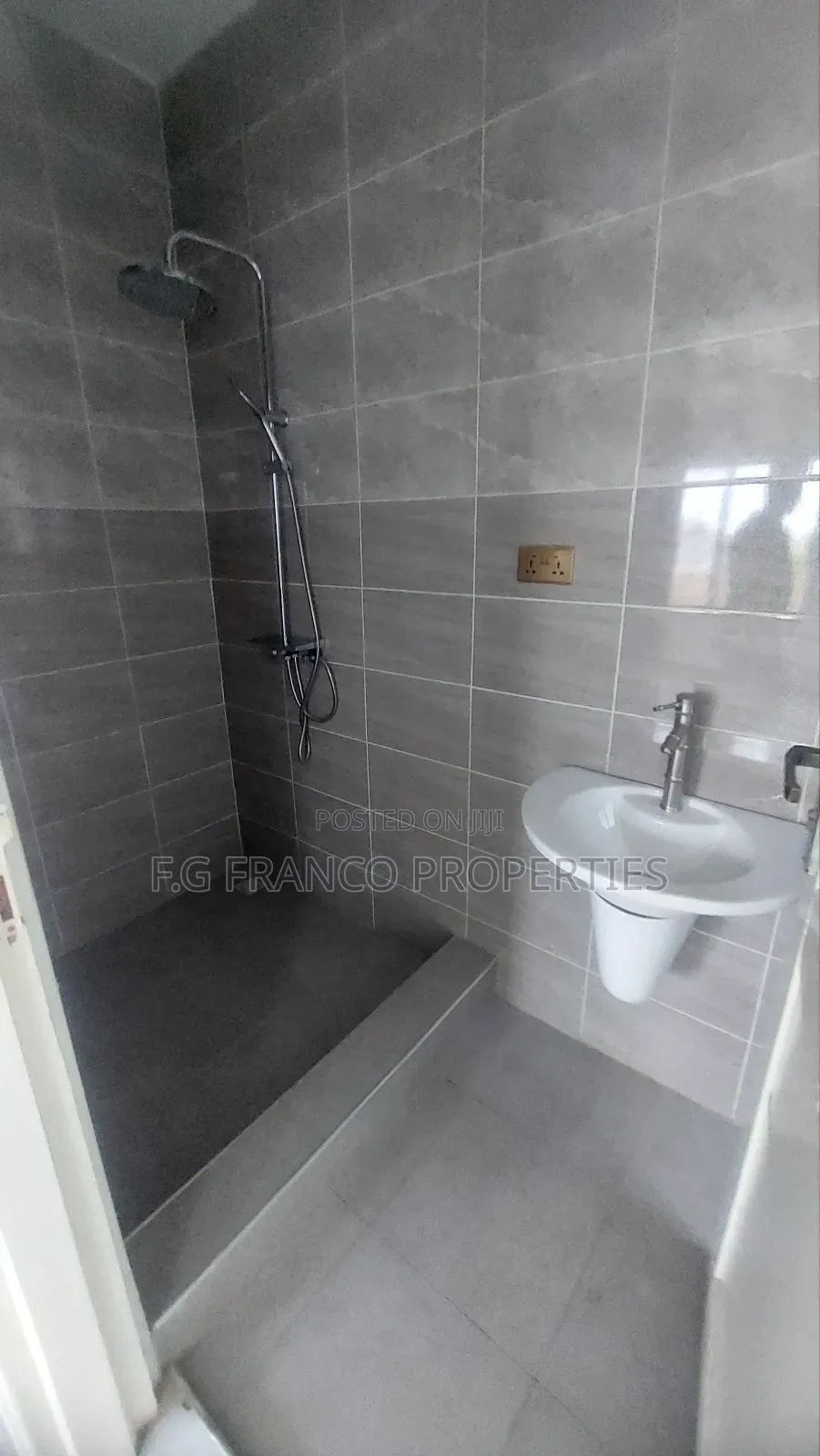 2bdrm Apartment in Kg.Franco Properties, Airport Residential Area
