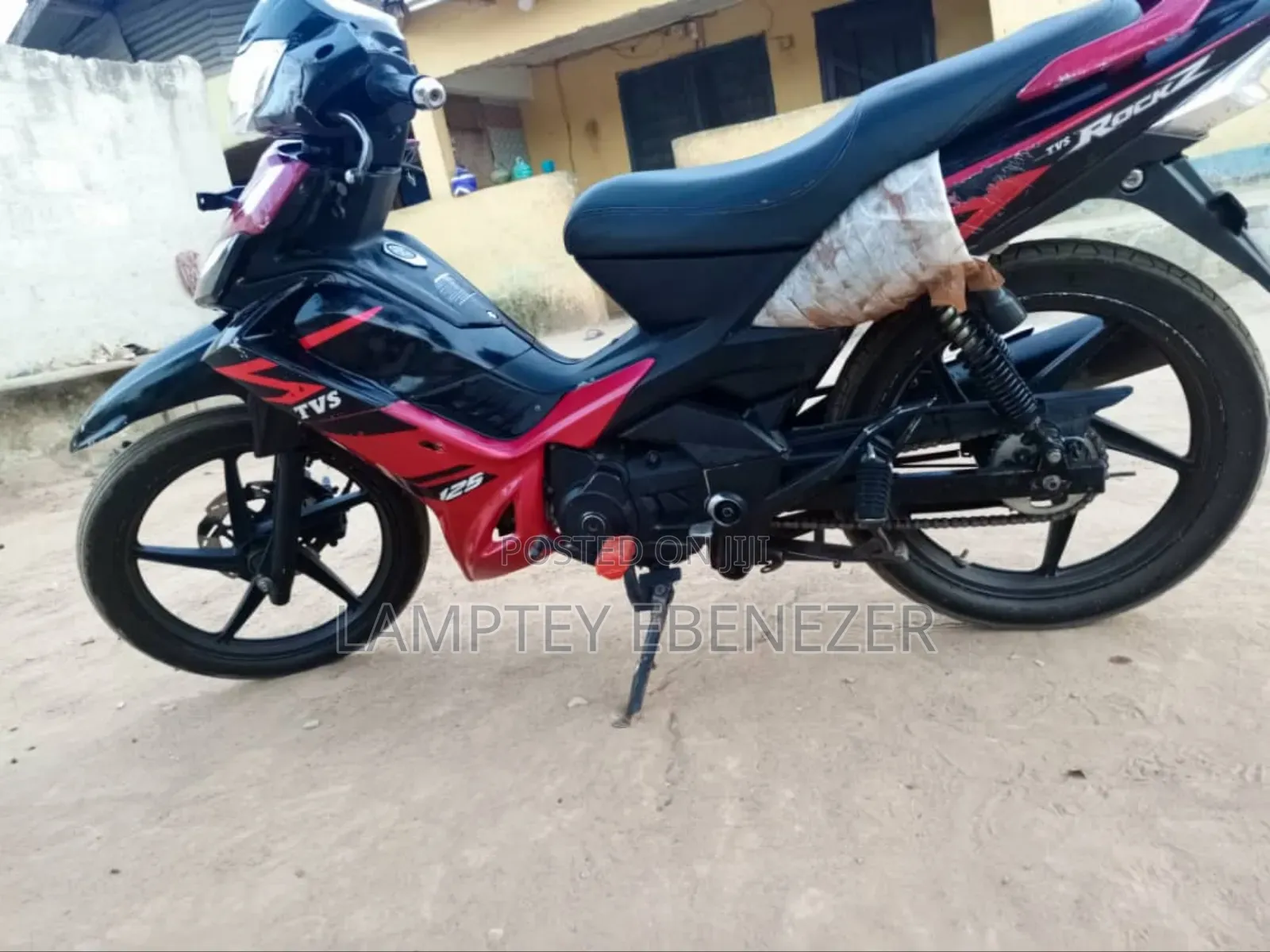 TVS HLX 125 2023 Red