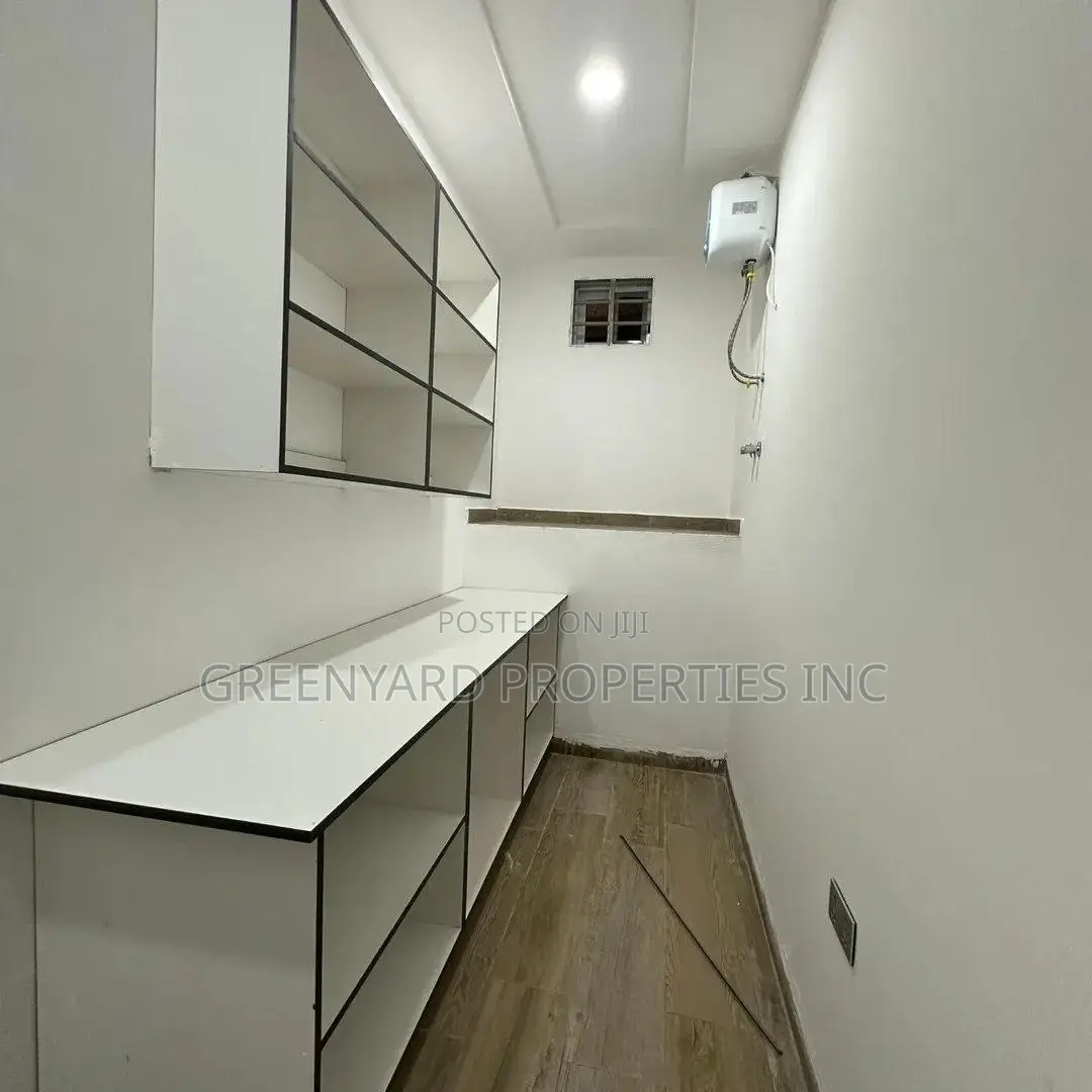 4bdrm House in Lakeside, Ashaley Botwe for sale