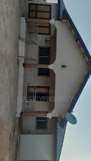 3bdrm House in Ashaley Botwe, School Junction for rent